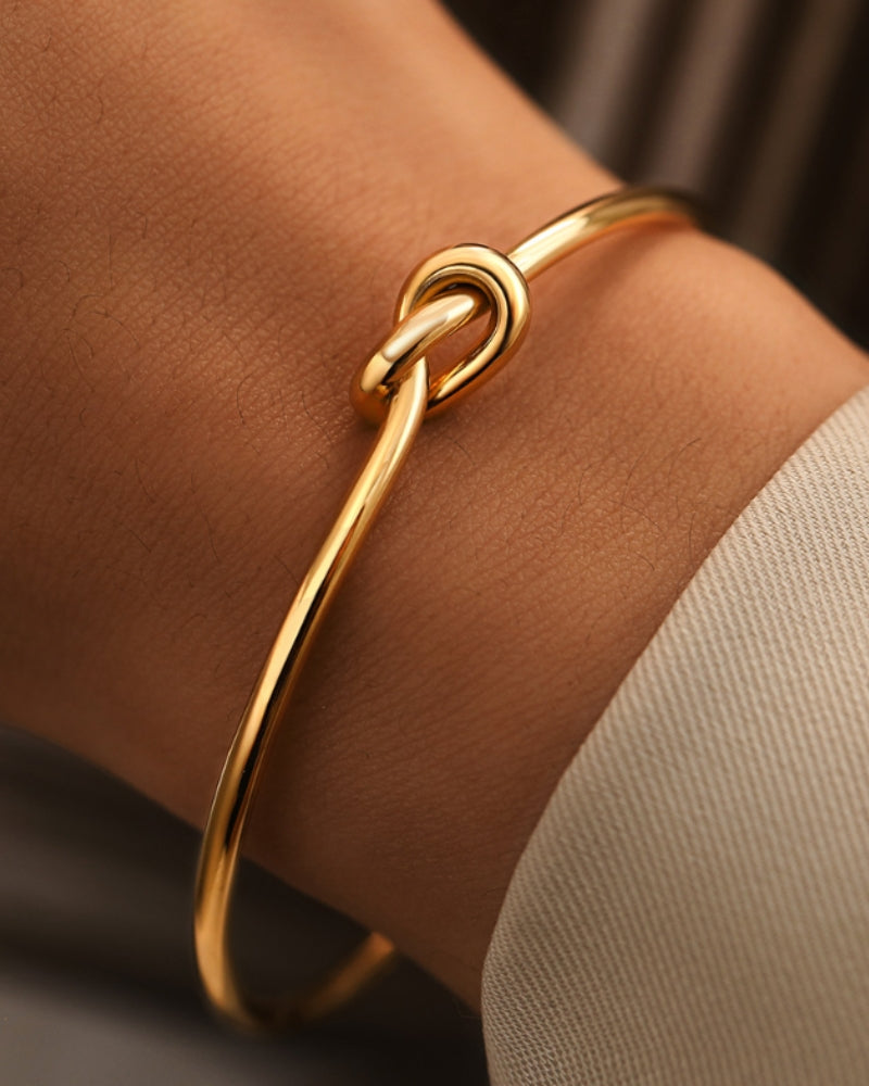 Eternity Knot Bracelet — Avelmontis