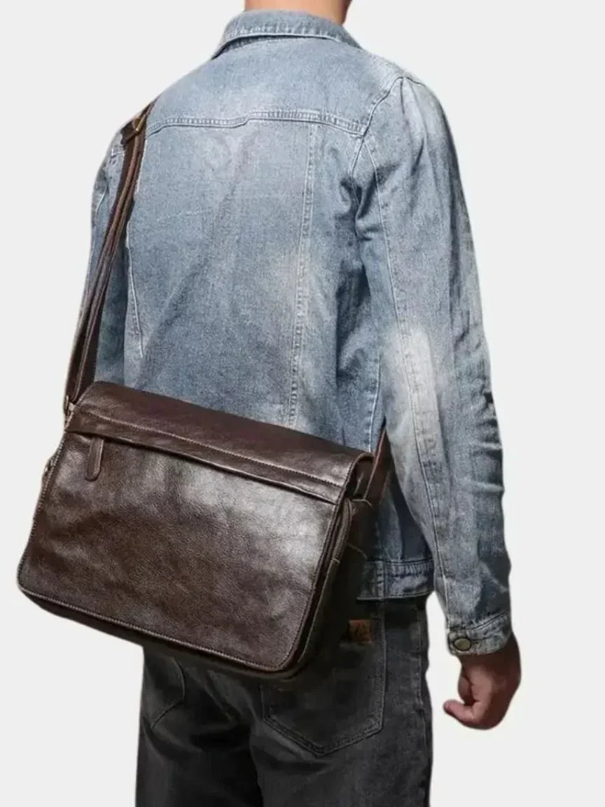 Classic Messenger Leather Bag | Bellmont Society