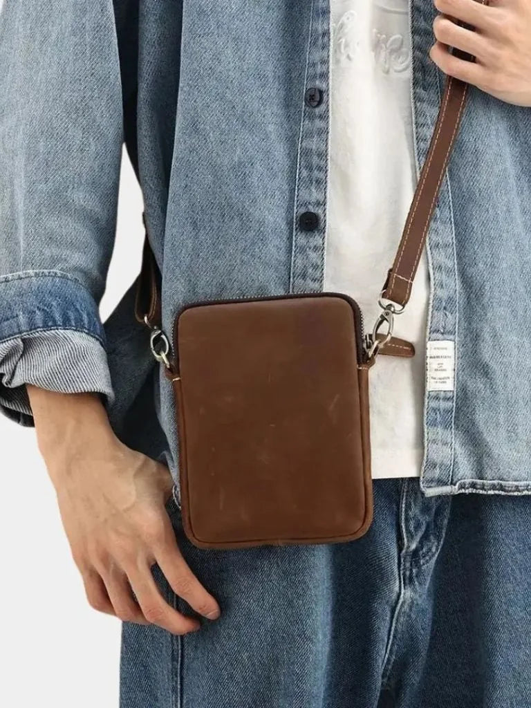 Minimalist Crossbody Leather Bag — Avelmontis