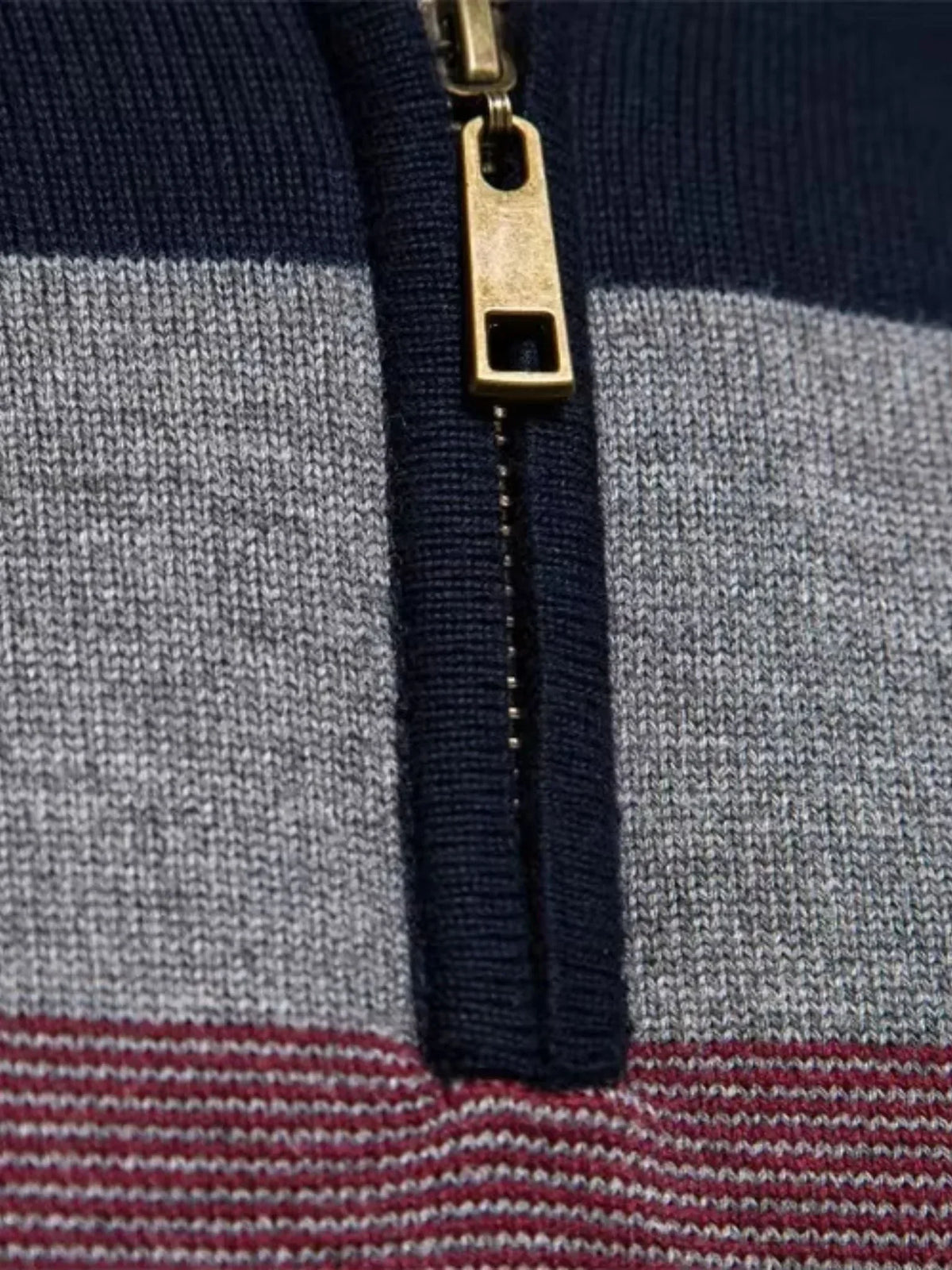 Minimalist High Collar Sweater — Avelmontis