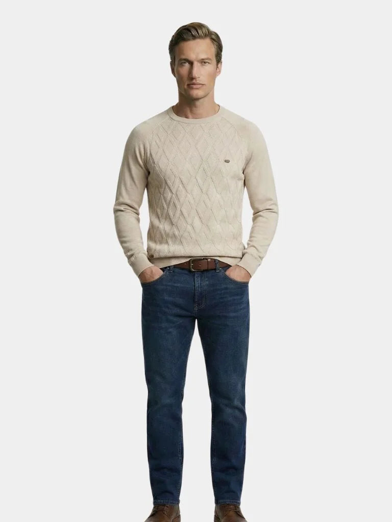 Minimalist Knit Pullover — Avelmontis
