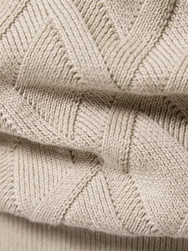 Minimalist Knit Pullover — Avelmontis